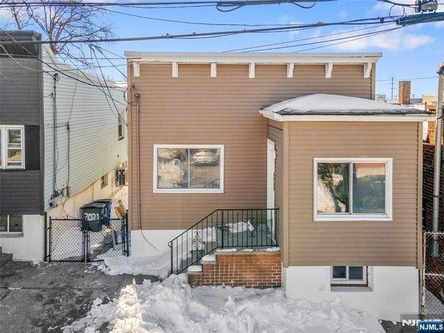 House for sale in Hudson, New Jersey