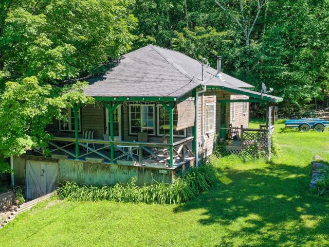 House for sale in Huletts Landing, New York