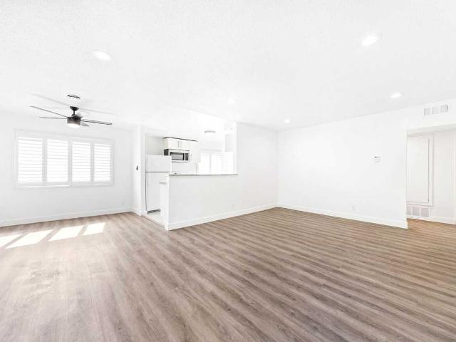Apartment for rent in Canoga Park, California