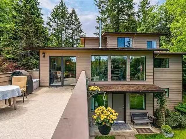 House for sale in Nanoose Bay