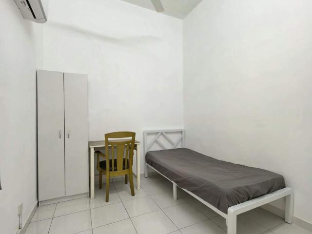 Room for rent in Petaling, Alam Impian