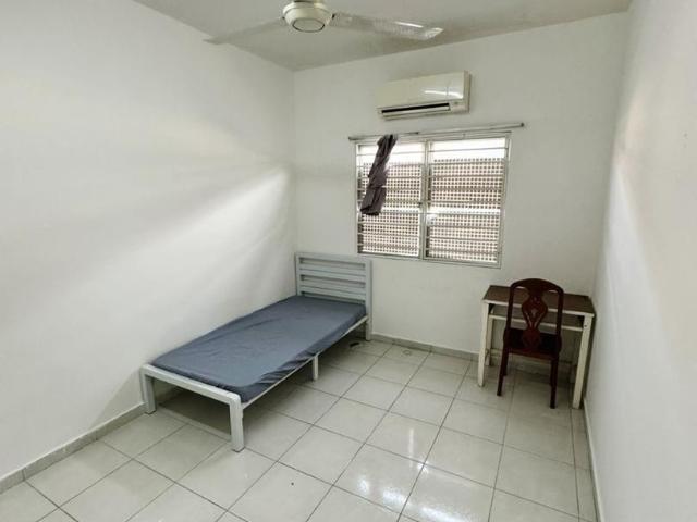 Room for rent in Petaling, Alam Impian