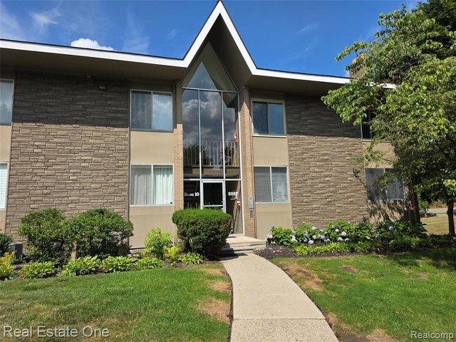 Condo for sale in Bloomfield Hills, Michigan