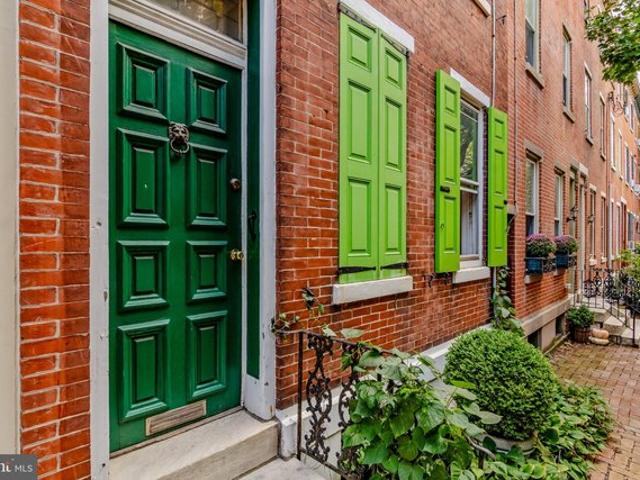 Townhouse for sale in Spring Garden, Philadelphia
