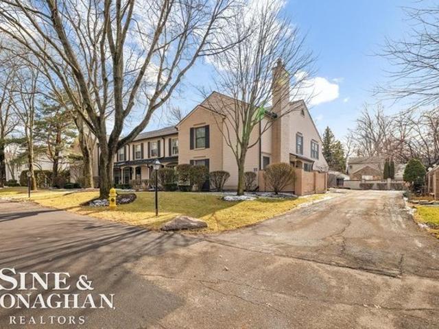 Condo for sale in Grosse Pointe, Michigan