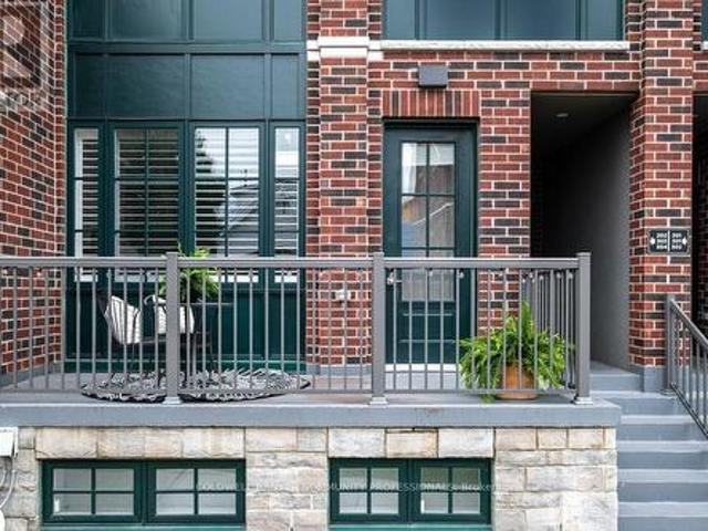 Townhouse for sale in Ancaster, Ontario