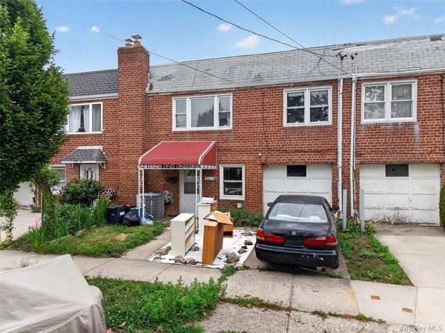 House for sale in Queens, Arverne