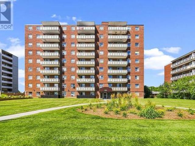 Condo for sale in Ancaster, Ontario