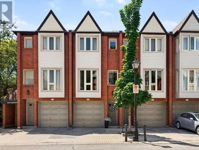 Townhouse for sale in Burlington, Ontario