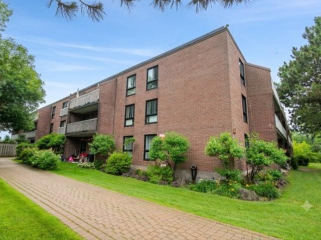 Condo for sale in Beaconsfield, Montréal (région administrative)