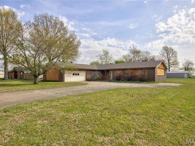 House for sale in Sikeston, Missouri