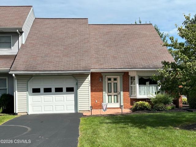 Townhouse for sale in Lewisburg, Union County