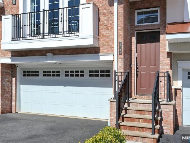 Townhouse for sale in Montvale