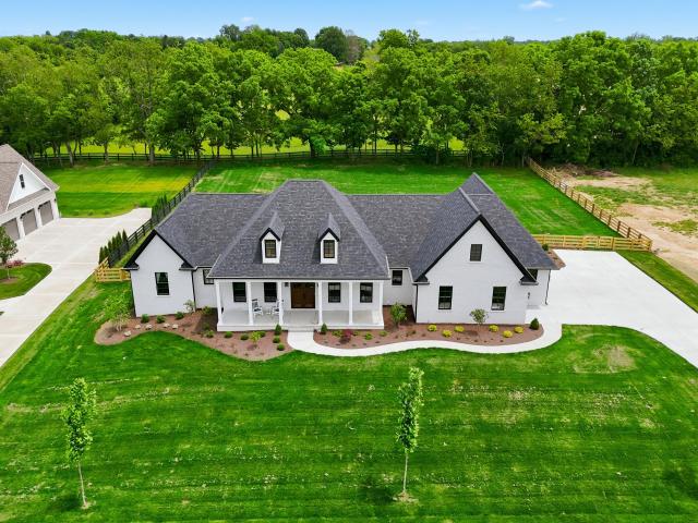 House for sale in Drake's Landing, Nicholasville