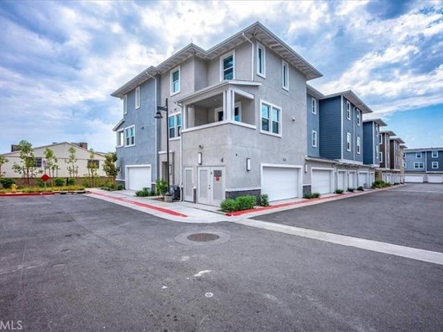 Townhouse for sale in Pomona, California