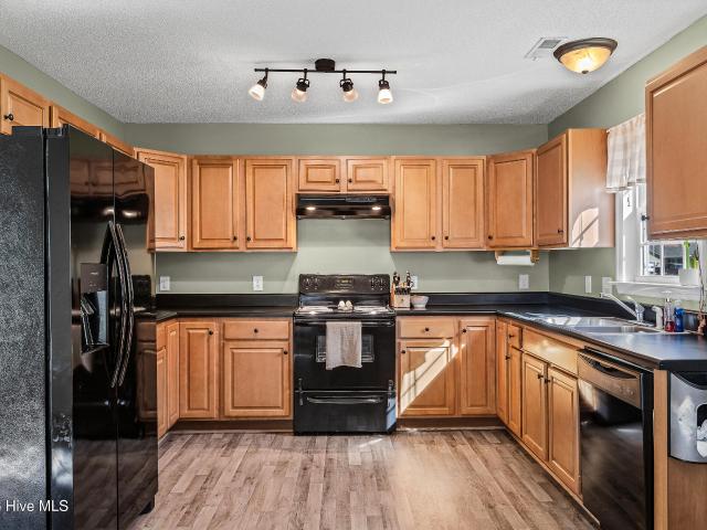 House for sale in Olde Mill Village, Hubert