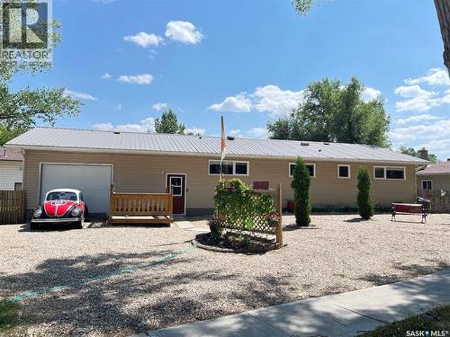 House for sale in Maple Creek, Saskatchewan
