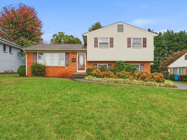 House for sale in Fleming Oaks, Roanoke