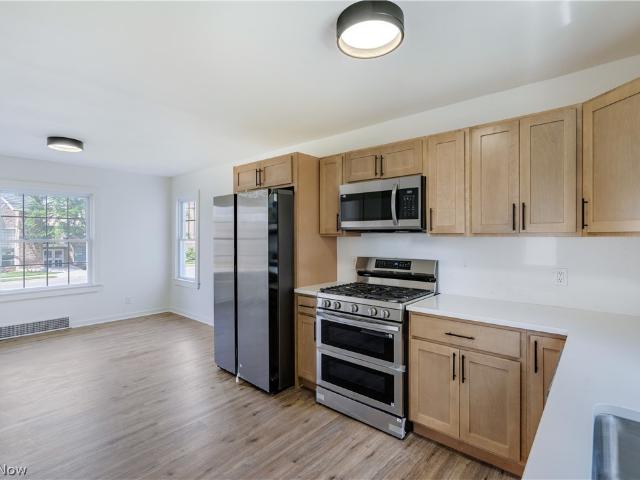 House for sale in Downtown, Struthers
