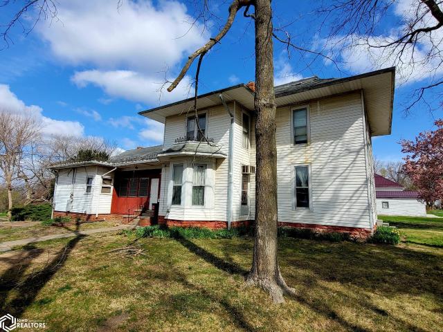 House for sale in Sigourney, Iowa