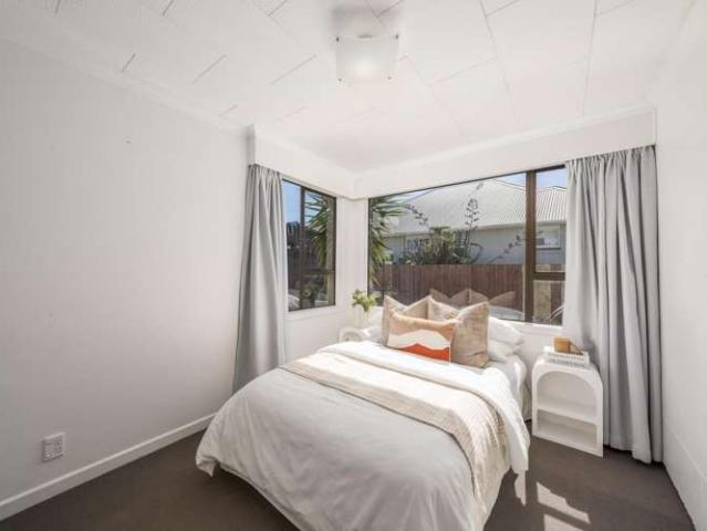 House for sale in Chaslands, Canterbury