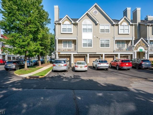 Townhouse for sale in Edison, New Jersey