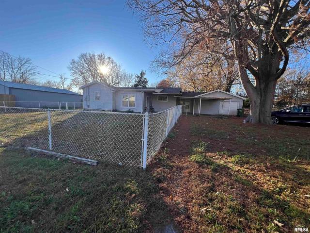 House for sale in Cambria, Illinois