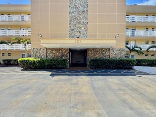 Condo for sale in Dania, Florida