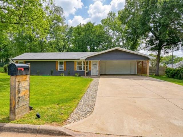 House for sale in White Oak, Texas