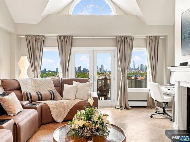 Condo for sale in Hudson, New Jersey