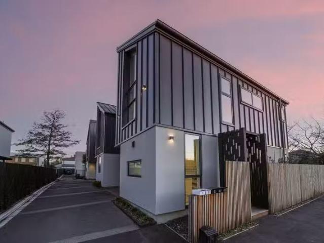 House for sale in Edgeware, Canterbury