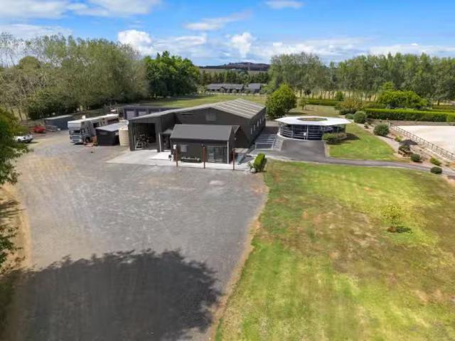 House for sale in Awhitu