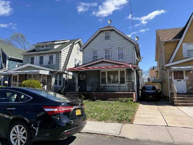 House for sale in Queens, Arverne