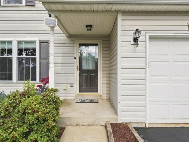 Townhouse for sale in Milford Square, Milford Township