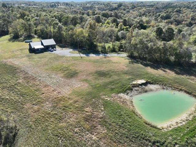 House for sale in Loretto, Kentucky