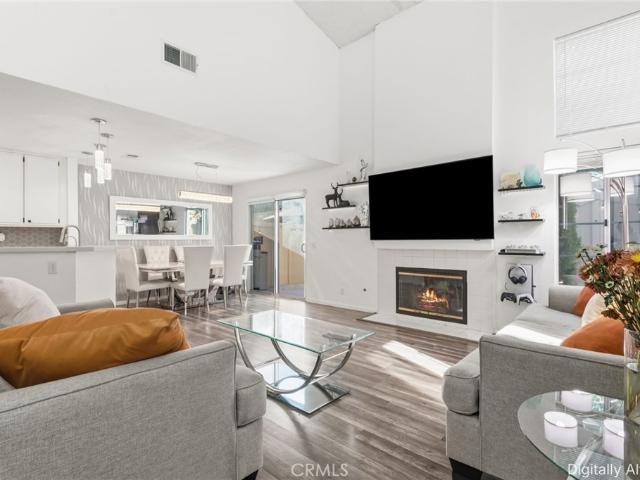 Condo for sale in Corona Spectrum, Corona