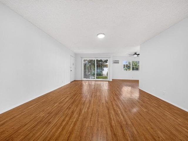 Apartment for rent in Van Nuys Neighborhood Council District, Canoga Park