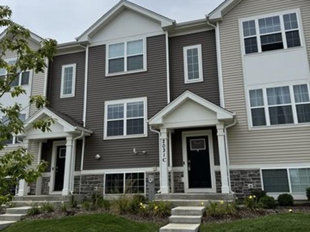 Townhouse for rent in Mchenry, Illinois