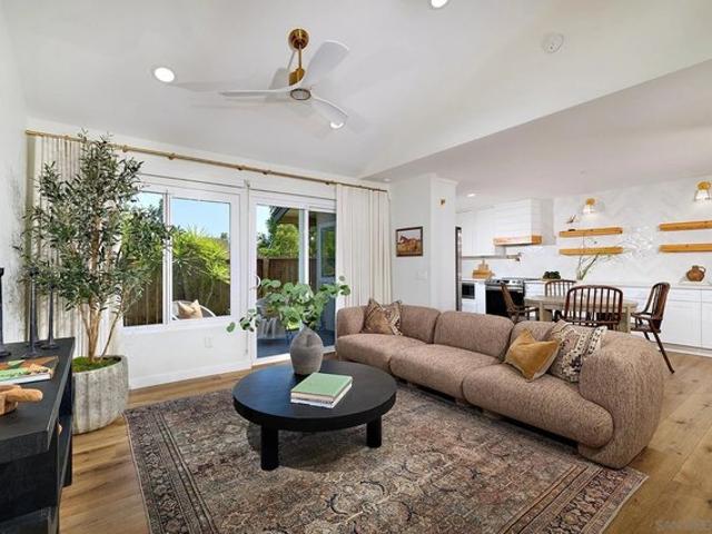 Townhouse for sale in Cardiff, California