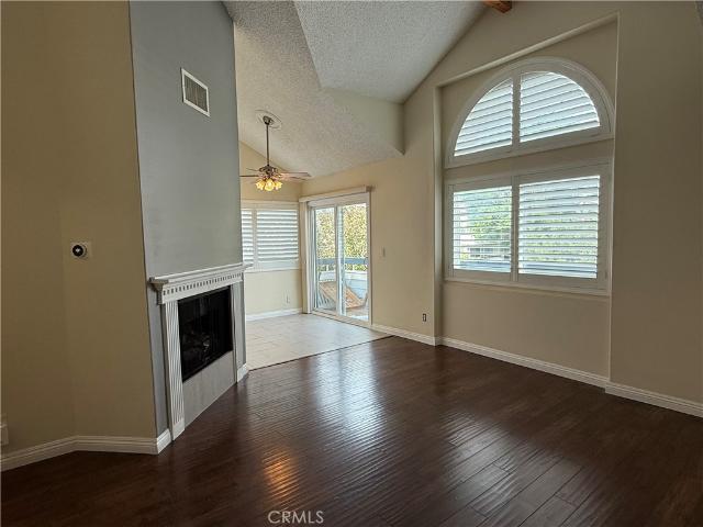 Townhouse for sale in Honby, Santa Clarita