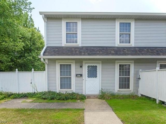 Condo for sale in Middleburg, Ohio
