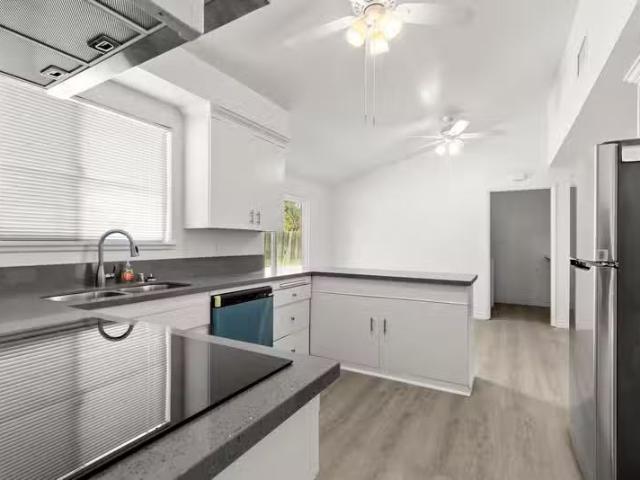 Apartment for rent in North Hollywood, Woodland Hills-Warner Center Neighborhood Council District