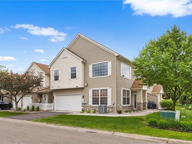Townhouse for sale in Chanhassen, Minnesota