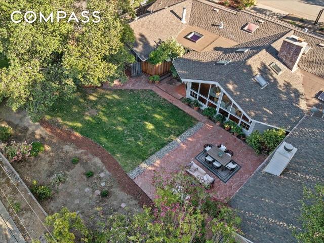 House for sale in Saratoga