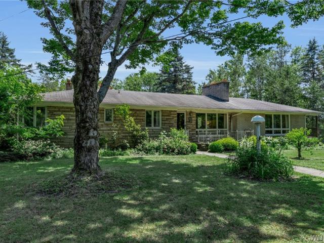 House for sale in Cowlesville, New York