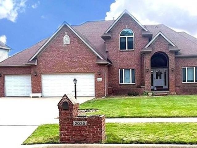 House for sale in Pekin, Illinois
