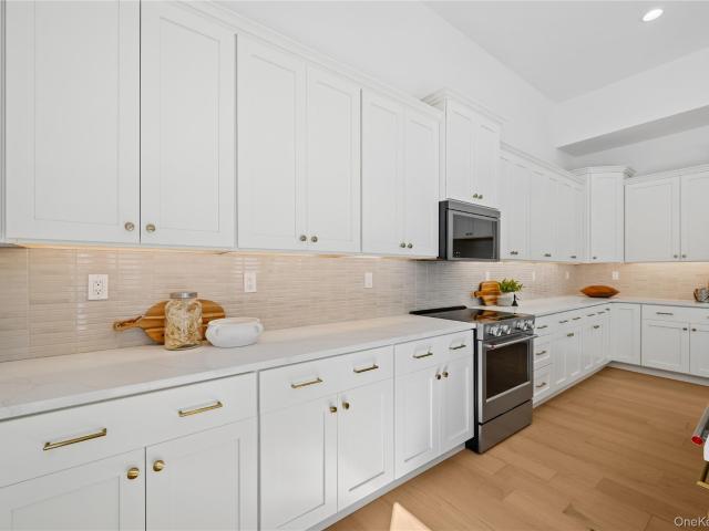 Condo for sale in Baldwin Place, New York