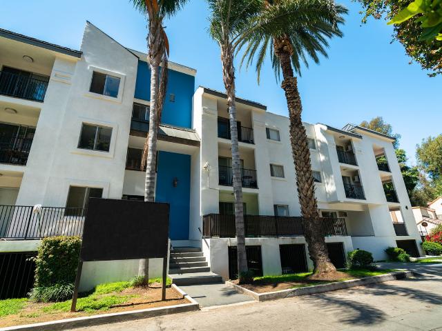 Apartment for rent in Canoga Park, California