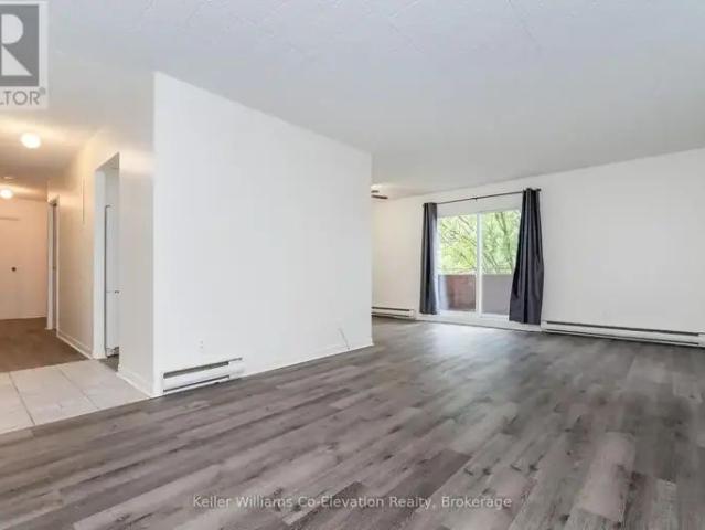 Apartment for rent in Collingwood