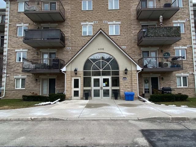 Condo for rent in Burlington, Golden Horseshoe